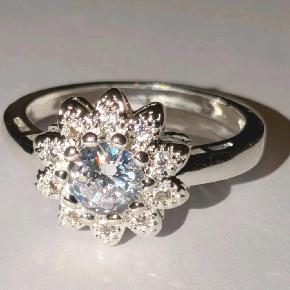 Elegant 925 Sterling Silver Floral Ring Sz 8